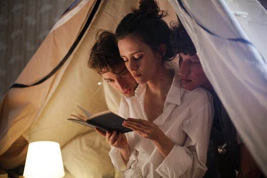 Low-Energy E-Readers for Book Lovers