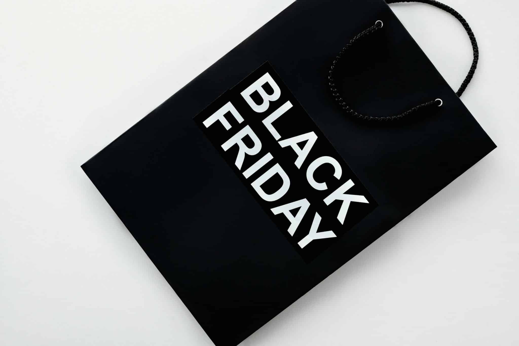 Oversized Bags: Practicality Meets High Fashion